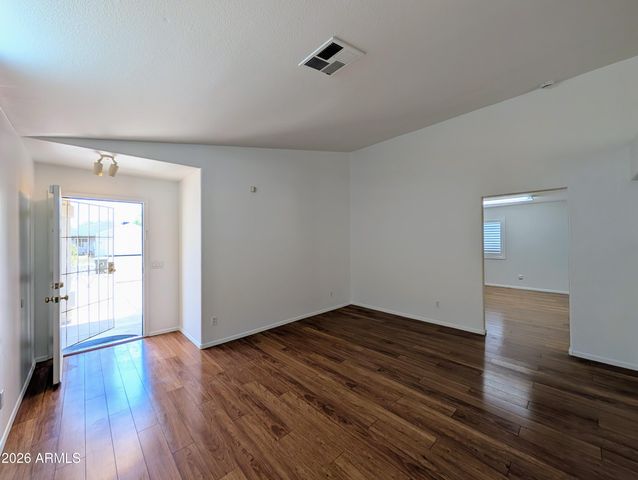 2824 W ANGELA Drive, Phoenix, AZ 85053
