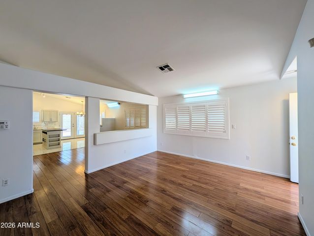 2824 W ANGELA Drive, Phoenix, AZ 85053