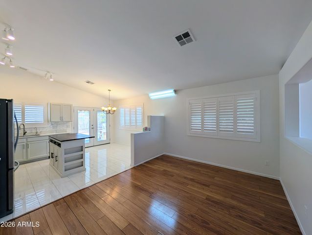 2824 W ANGELA Drive, Phoenix, AZ 85053
