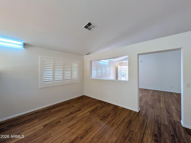 2824 W ANGELA Drive, Phoenix, AZ 85053
