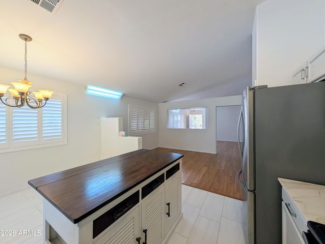 2824 W ANGELA Drive, Phoenix, AZ 85053