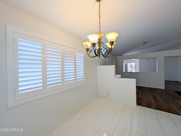 2824 W ANGELA Drive, Phoenix, AZ 85053