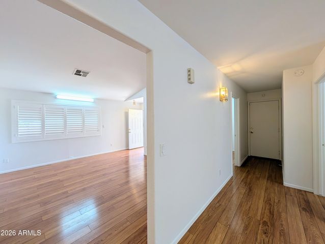 2824 W ANGELA Drive, Phoenix, AZ 85053