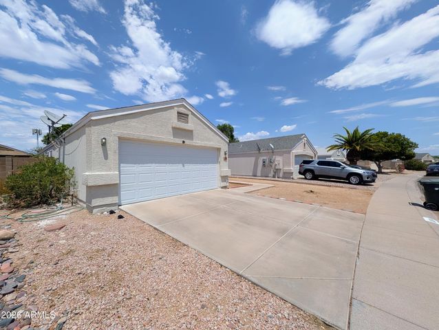 2824 W ANGELA Drive, Phoenix, AZ 85053