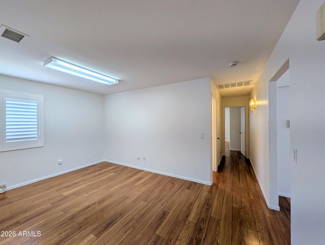 2824 W ANGELA Drive, Phoenix, AZ 85053