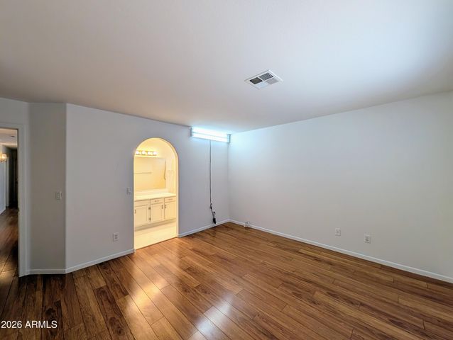2824 W ANGELA Drive, Phoenix, AZ 85053