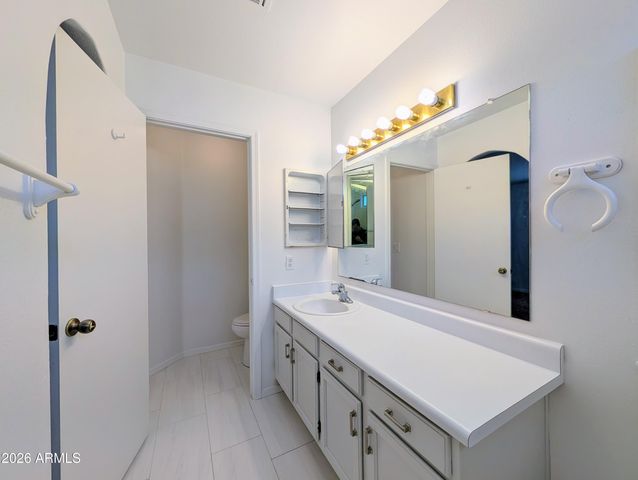2824 W ANGELA Drive, Phoenix, AZ 85053