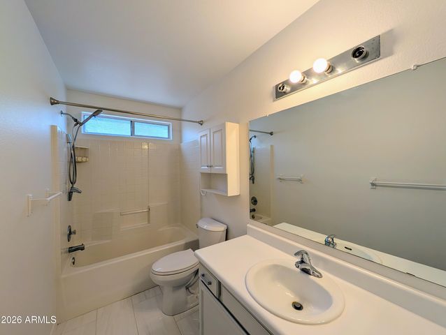 2824 W ANGELA Drive, Phoenix, AZ 85053