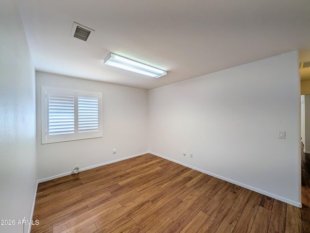 2824 W ANGELA Drive, Phoenix, AZ 85053