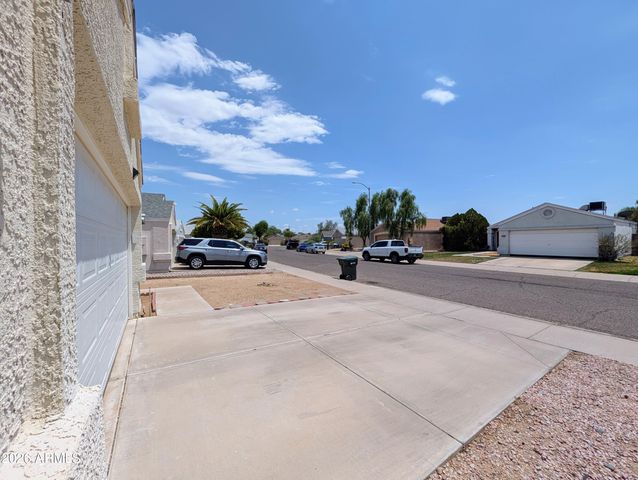 2824 W ANGELA Drive, Phoenix, AZ 85053