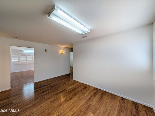 2824 W ANGELA Drive, Phoenix, AZ 85053