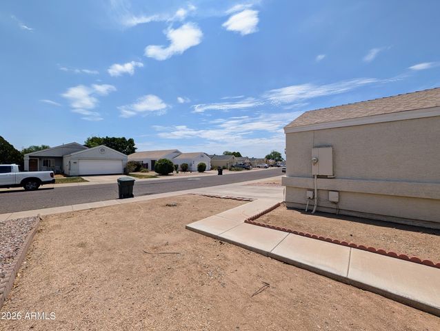 2824 W ANGELA Drive, Phoenix, AZ 85053