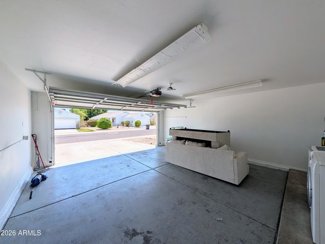 2824 W ANGELA Drive, Phoenix, AZ 85053