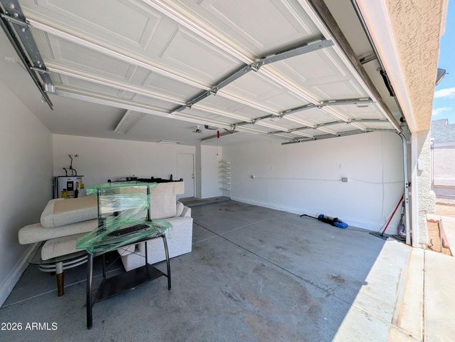 2824 W ANGELA Drive, Phoenix, AZ 85053