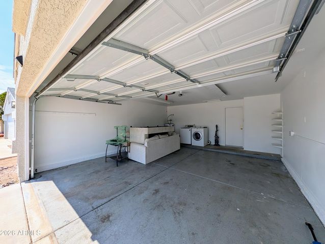 2824 W ANGELA Drive, Phoenix, AZ 85053