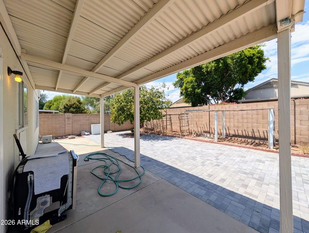 2824 W ANGELA Drive, Phoenix, AZ 85053