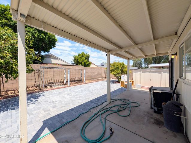 2824 W ANGELA Drive, Phoenix, AZ 85053