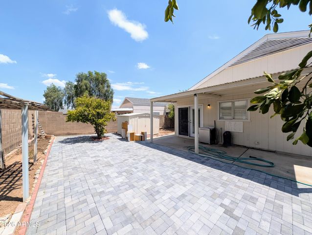 2824 W ANGELA Drive, Phoenix, AZ 85053