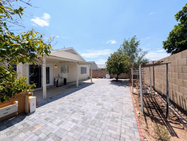 2824 W ANGELA Drive, Phoenix, AZ 85053