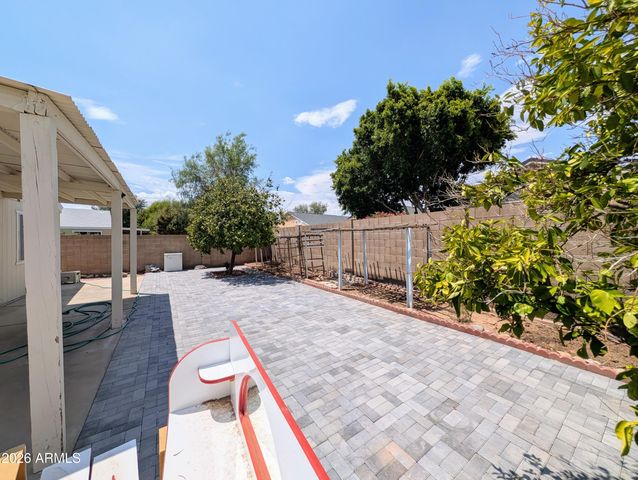 2824 W ANGELA Drive, Phoenix, AZ 85053