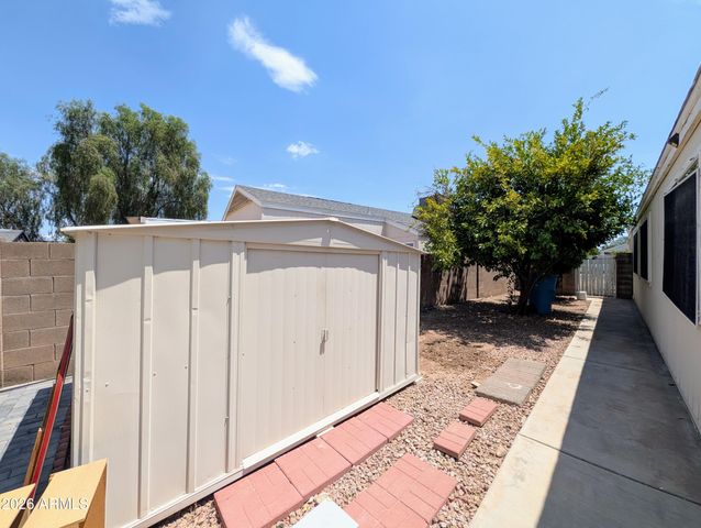 2824 W ANGELA Drive, Phoenix, AZ 85053