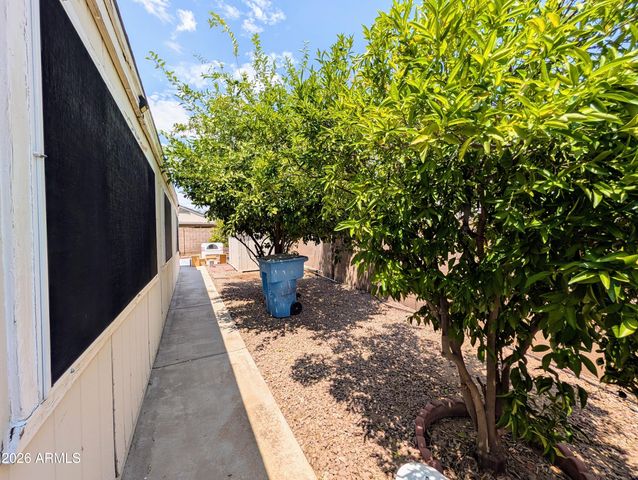 2824 W ANGELA Drive, Phoenix, AZ 85053