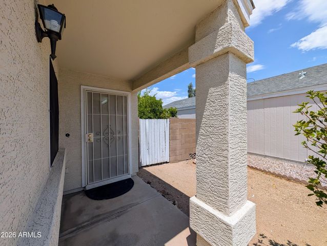 2824 W ANGELA Drive, Phoenix, AZ 85053