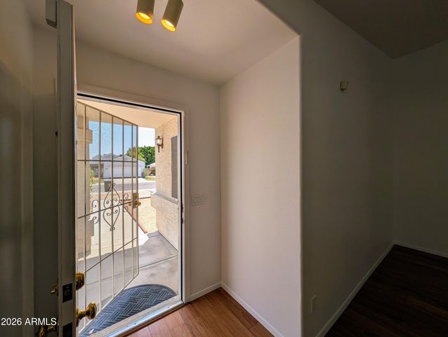 2824 W ANGELA Drive, Phoenix, AZ 85053
