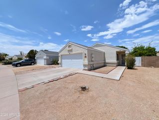 2824 W ANGELA Drive, Phoenix, AZ 85053