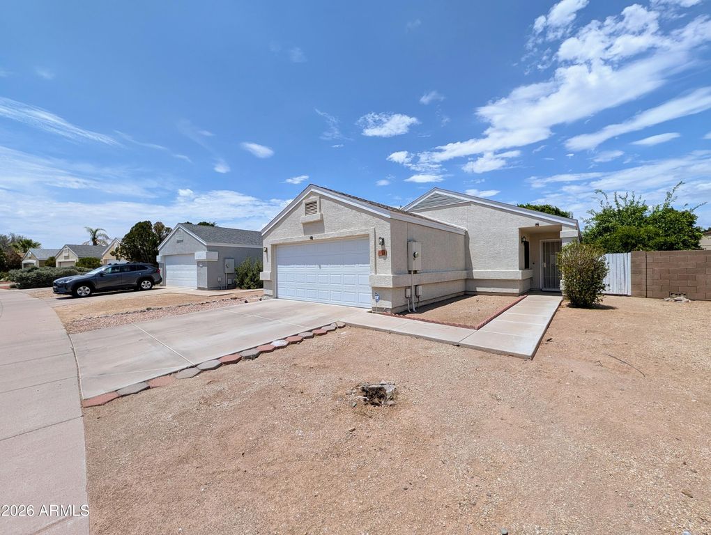 2824 W ANGELA Drive, Phoenix, AZ 85053