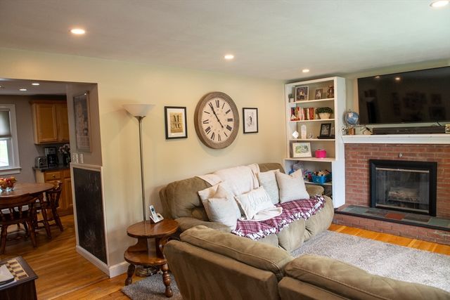 15 Lambert Av, Stoughton, MA 02072