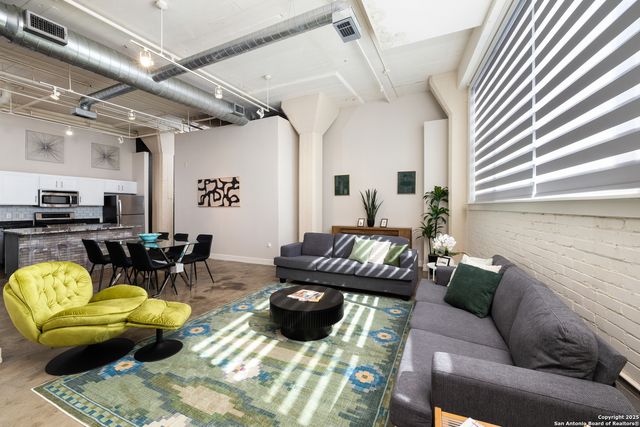 1401 S Flores St Apt 202, San Antonio, TX 78204