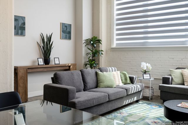 1401 S Flores St Apt 202, San Antonio, TX 78204