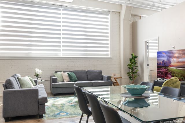 1401 S Flores St Apt 202, San Antonio, TX 78204