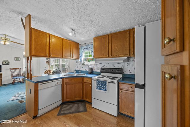 4568 Cedar Street SE, Saint James, NC 28461