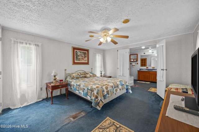 4568 Cedar Street SE, Saint James, NC 28461