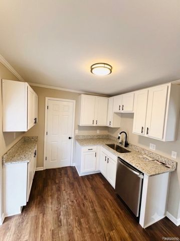 557 WHITE Avenue, Lincoln Park, MI 48146