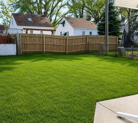 557 WHITE Avenue, Lincoln Park, MI 48146