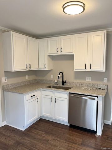 557 WHITE Avenue, Lincoln Park, MI 48146