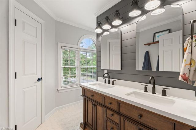 4000 Pemberton Court, Winston-salem, NC 27106