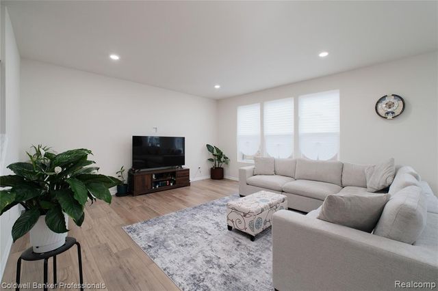 4813 Marquette Drive, Milford, MI 48381