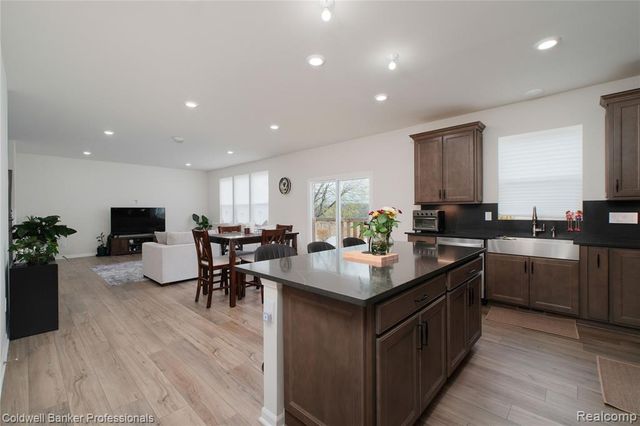 4813 Marquette Drive, Milford, MI 48381