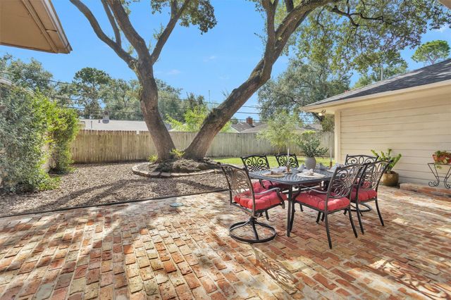 2622 Hollow Hook Road, Houston, TX 77080