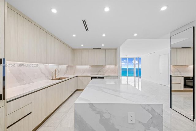 100 S Pointe Dr 2107, Miami Beach, FL 33139