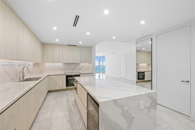 100 S Pointe Dr 2107, Miami Beach, FL 33139
