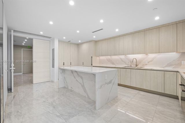 100 S Pointe Dr 2107, Miami Beach, FL 33139