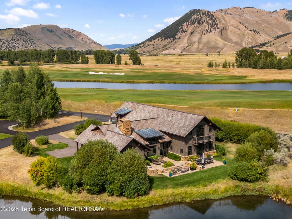 2700 W PEREGRINE Lane, Jackson, WY 83001