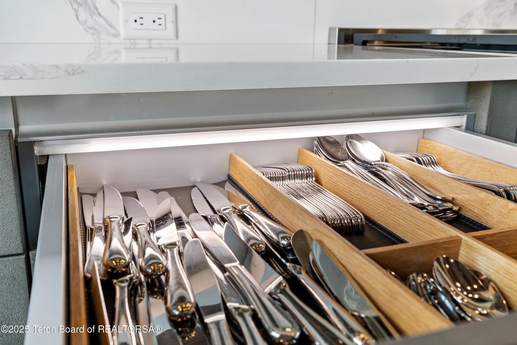 2700 W PEREGRINE Lane, Jackson, WY 83001 photo 12