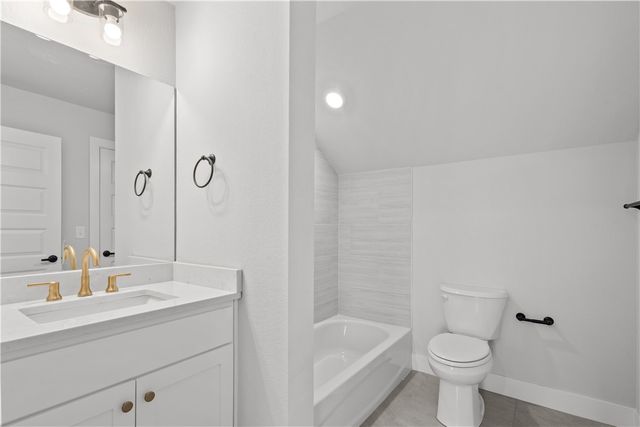 4150 W Huron Loop, Fayetteville, AR 72704