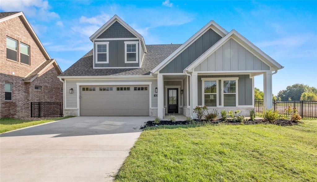 4150 W Huron Loop, Fayetteville, AR 72704